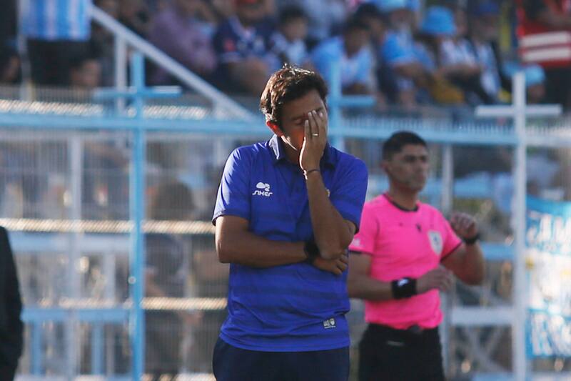 Nicolás Núñez dejó de ser el técnico de Magallanes.