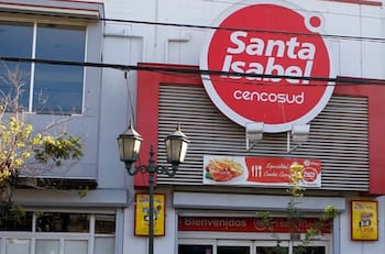 VIDEO | Delincuentes ingresaron a un Santa Isabel y agredieron con palos a trabajadores en Valparaíso