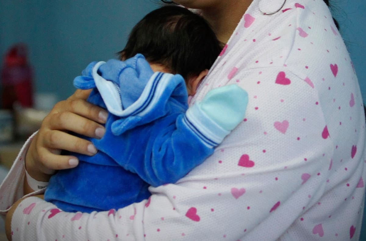 Madre detenida por agredir a mordiscos a su bebé de 8 meses fue liberada