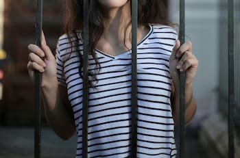 ¿Quién es la mujer extranjera detenida en Chile que no quieren recibir ni en Colombia ni en Venezuela?