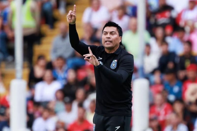 El entrenador chileno logró su segundo triunfo en México. Foto: @clubqueretaro en Instagram.