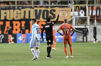Escándalo en Primera B: jugador expulsado de Cobreloa dice que los árbitros le avisaron que "lo iban a cuidar"