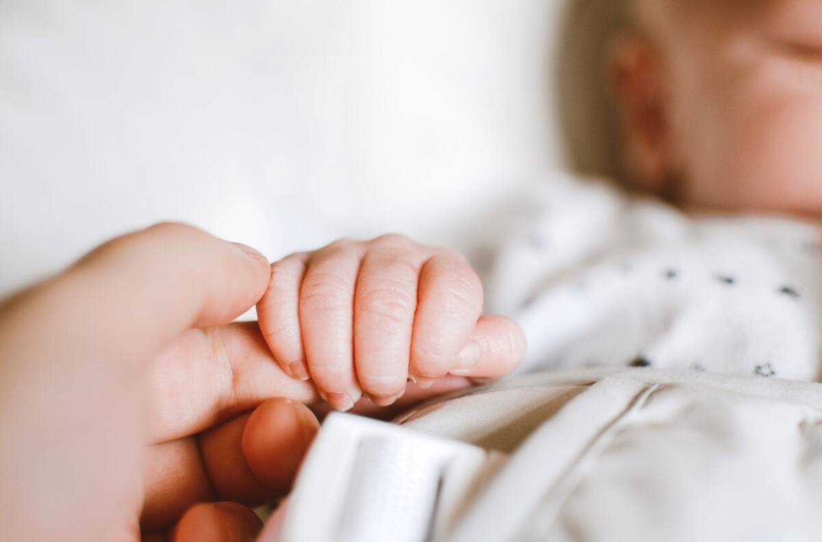 Le pusieron 18 nombres: padres llevan años intentando obtener el acta de nacimiento de su hijo