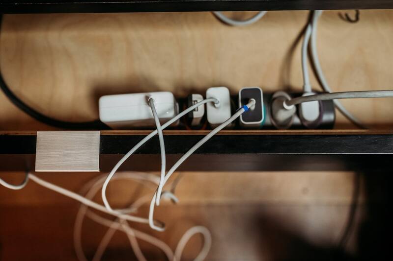 Conoce si realmente es tan malo dejar tu cargador conectado.