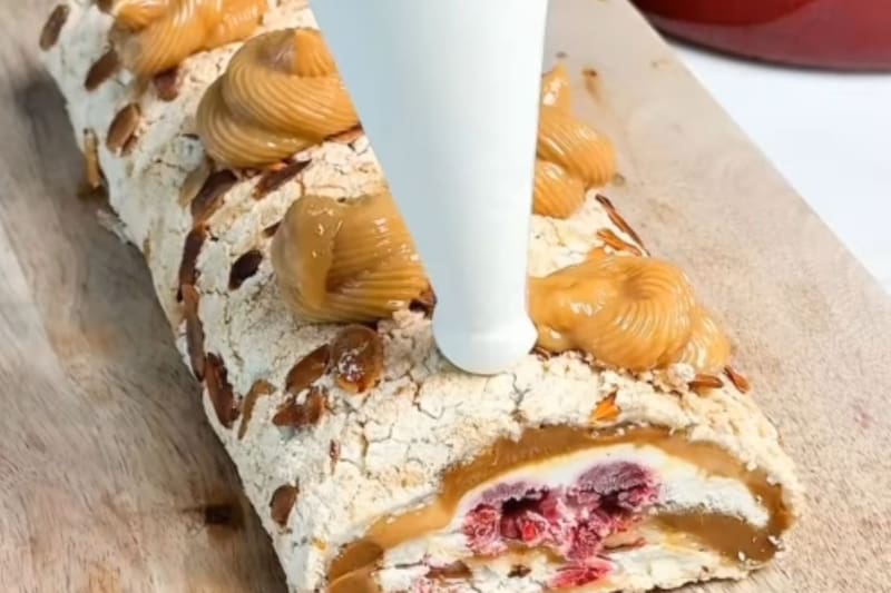 Este postre helado se puede preparar con pocos ingredientes, según el cocinero Sebastián Rodríguez.
Créditos: IG @santiago_enlacocina.