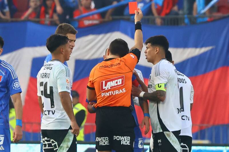 y el momento de su expulsión. Créditos: Photosports.