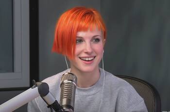 Tras confirmar su romance con Taylor York: Estos son las parejas que ha tenido Hayley Williams de Paramore