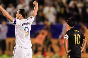 Con golazo incluido: Zlatan la rompió en el clásico de Los Ángeles con un hattrick