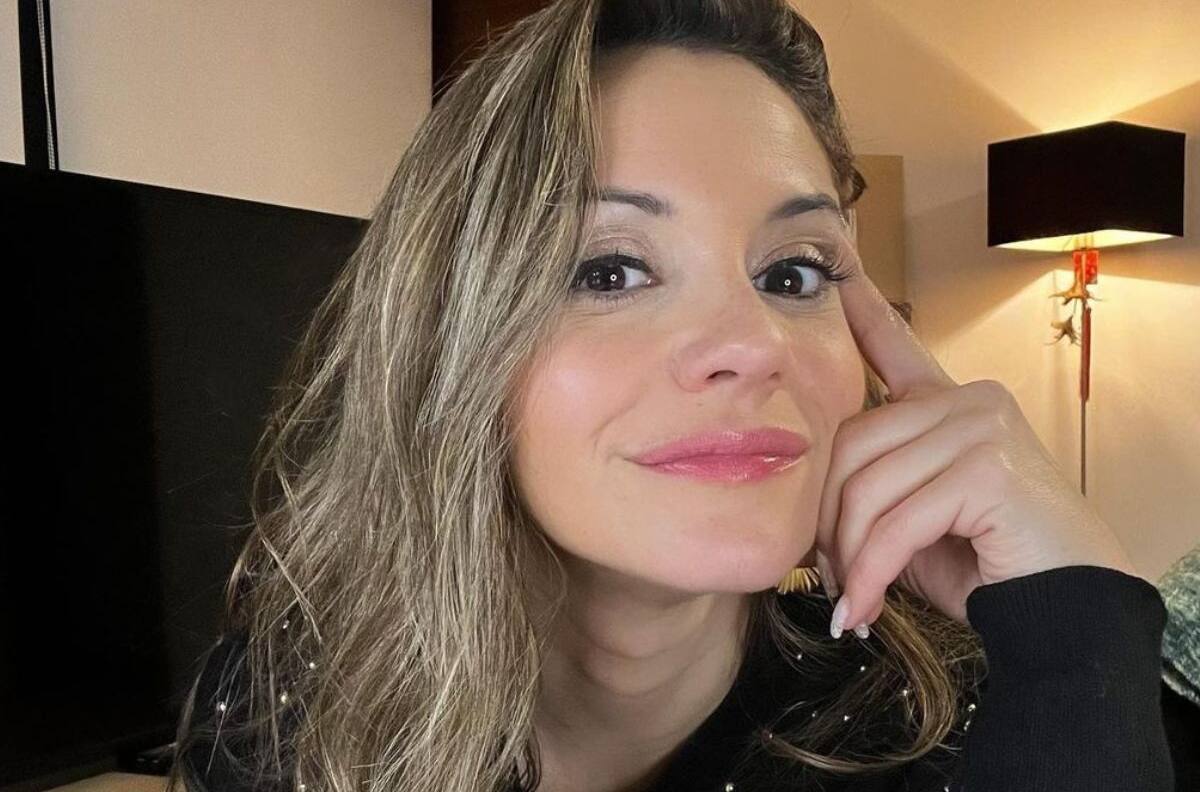 Quién es Rayén Araya, periodista, locutora radial y una de las panelistas en "Juego textual"