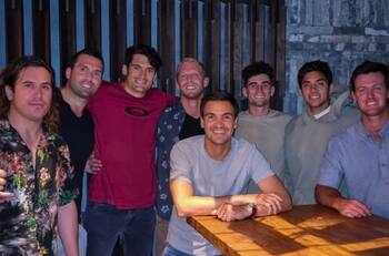 Joaquín Niemann y Mito Pereira participaron de fiesta con varios cracks del deporte chileno