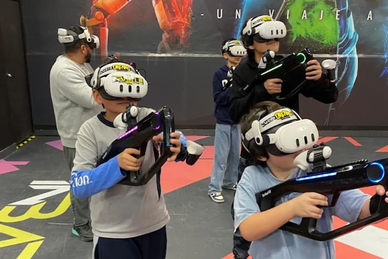 Una excelente alternativa para capear el calor de la jornada es este parque de entretenciones bajo techo, que permite sumergirse en distintas aventuras gracias a la tecnología. Créditos: Google Maps.