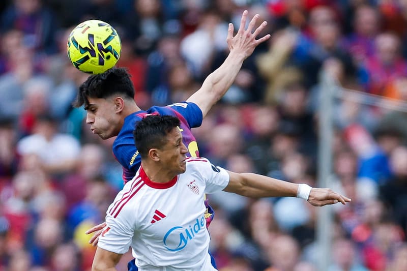 El chileno poco y nada pudo hacer ante Barcelona. Foto: Agencia EFE.