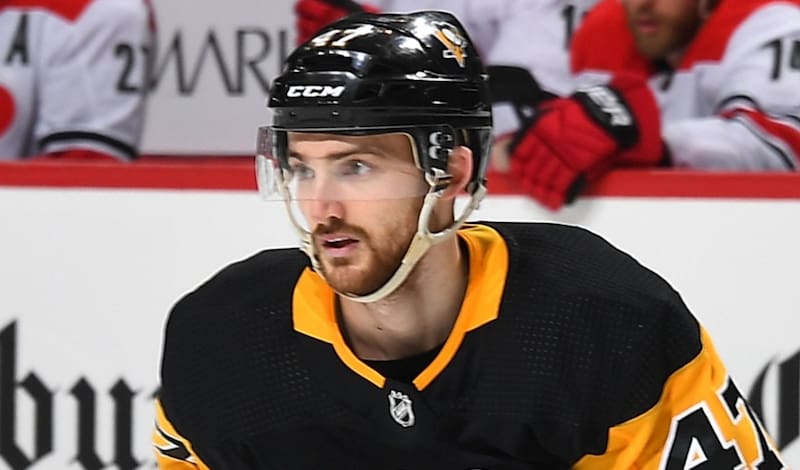 El malogrado estadounidense que murió durante un partido de la liga inglesa de hockey sobre hielo, tras un corte en su cuello con las cuchillas del patín de un rival.