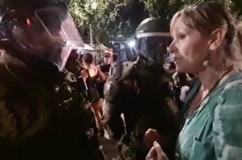 "¿El mismo trato se le da a los camioneros?": Ana María Gazmuri denunció grave agresión por parte de carabinero