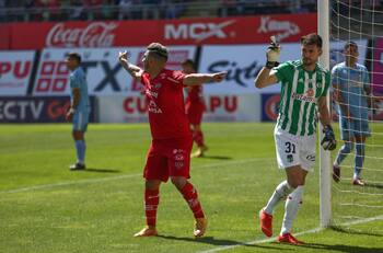 ¿Incitó a la violencia? Denuncian a Alexis Martín Arias por gestos "provocativos" a la barra de Ñublense