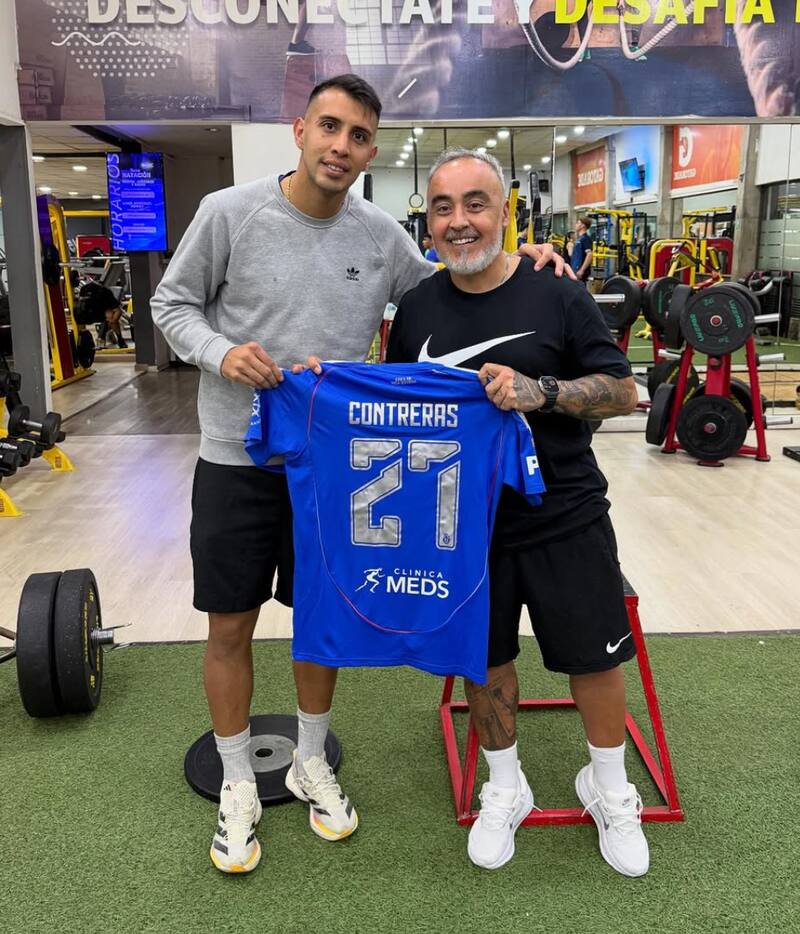 El delantero entrenando con Juan Ángel Ramírez, PF de Arturo Vidal.