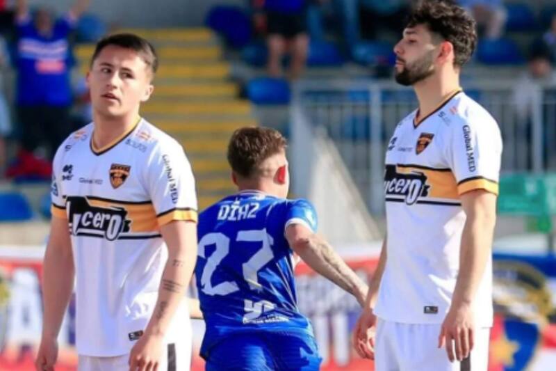 Fernández Vial está al borde del descenso. Foto: Los90deportes