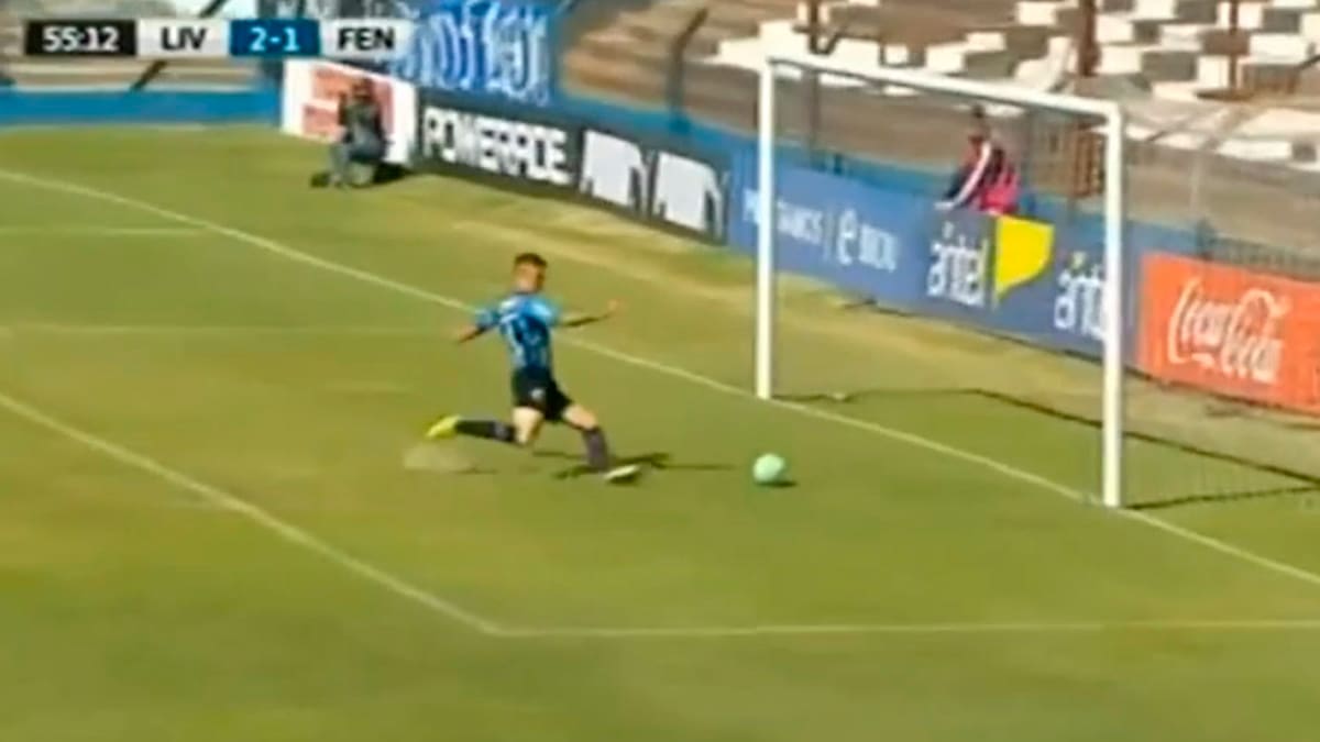 ¡Se mandó un Sterling! Jugador se perdió increíble gol en Uruguay