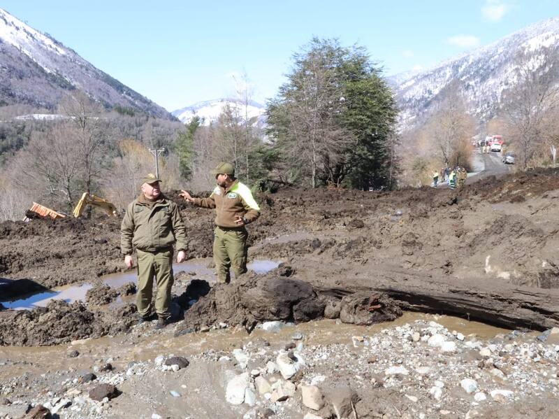 Dos casas de la zona de Cochol fueron arrasadas por el deslazamiento de tierras. Dos personas murieron y una está desaparecida.