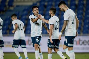 El ex Universidad de Chile Valentín Castellanos marcó triplete por la Sub 23 de Argentina