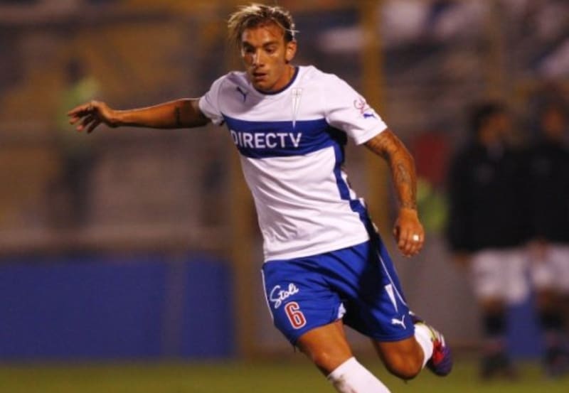 El hermano de Darío. Jugsaron juntos en la UC en 2014. Foto: Photosport