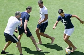 VIDEO | Es bueno para la pelota también: Novak Djokovic sorprendió con lujito en partido de fútbol