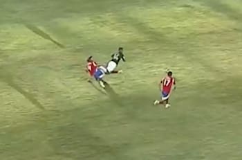 VIDEO | El absurdo patadón de Francisco Sierralta que dejó a Chile con 10 hombres ante Bolivia