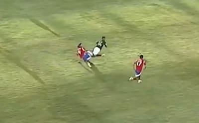 VIDEO | El absurdo patadón de Francisco Sierralta que dejó a Chile con 10 hombres ante Bolivia
