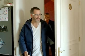 Con figuras budistas y una gran vista al mar: Eduardo Fuentes muestra el departamento que tiene en la playa junto a su esposa, Andrée Burgat