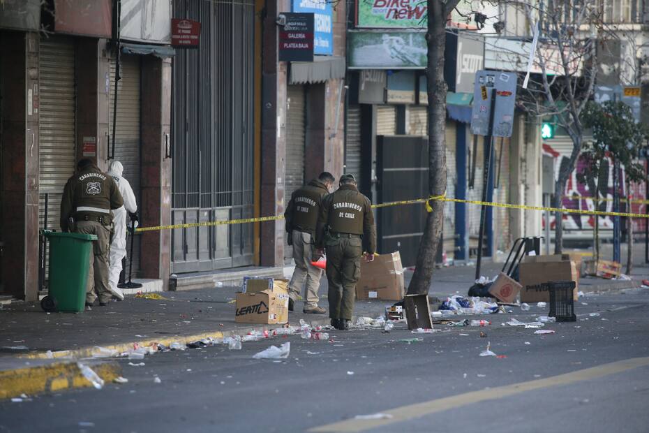 El policía estaba ejerciendo labores como seguridad privada junto con otros dos uniformados, cuando recibió un impacto mortal por parte de uno de sus compañeros a las afueras del recinto.