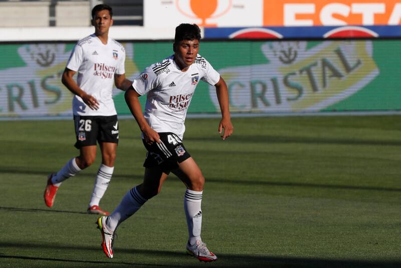 Damián Pizarro anotó 3 goles y lideró victoria de Colo Colo Proyección. Foto: Aton.