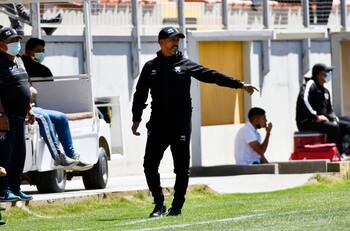 Ya se mueven las bancas en Primera B: DT cambiaría de equipo para el próximo año