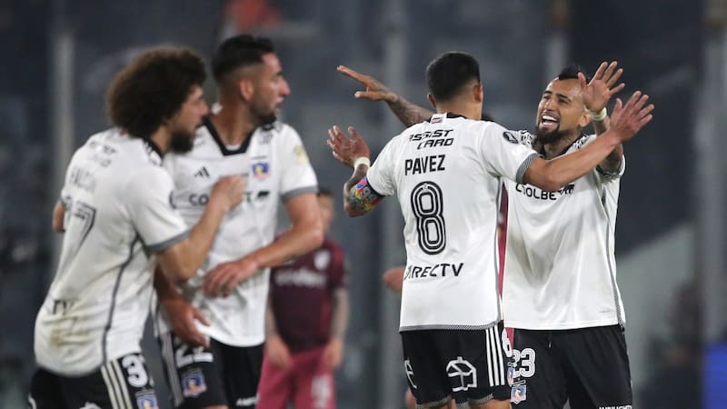 Vidal e Isla titulares: la formación de Colo Colo para el Clásico ante la UC en el Estadio Monumental