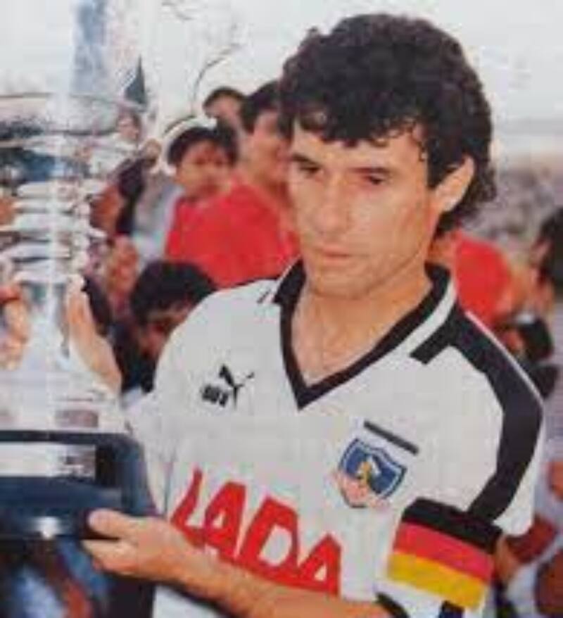 Raúl Ormeño en su último año como capitán de Colo Colo. (Foto: archivo)