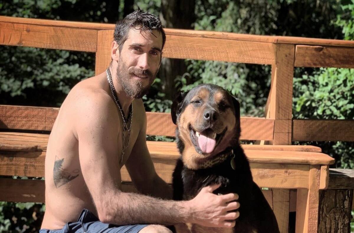 Pedro Astorga pasó su primera noche en su casa de Pucón y mostró el logro de su perro Newen en su nuevo hogar