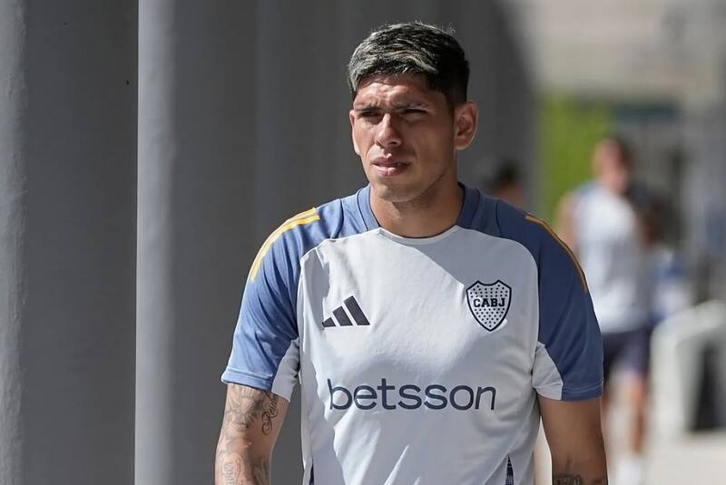 El volante ex Colo Colo recibe su noticia más dura desde que es jugador de Boca Juniors
