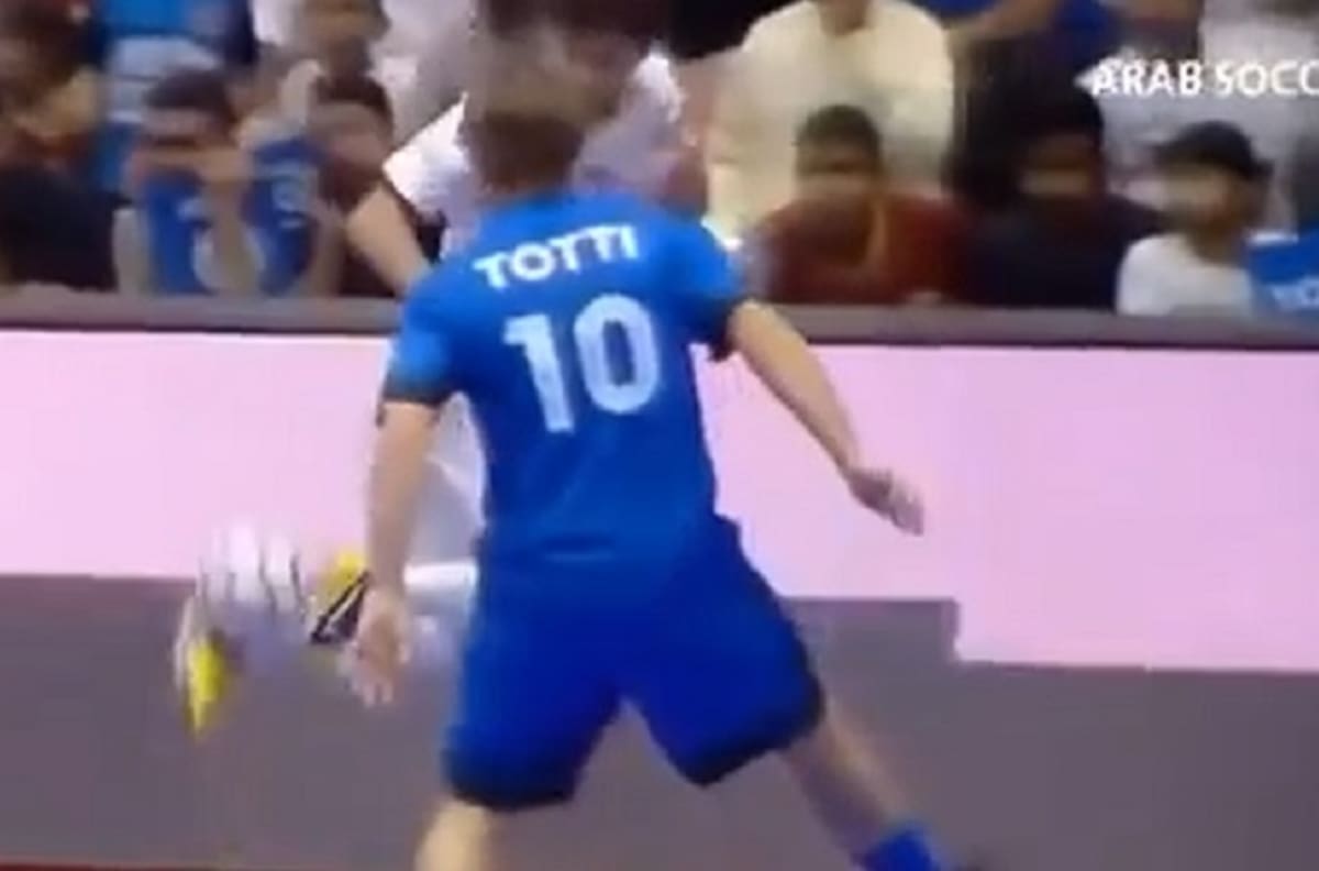 Francesco Totti fue humillado por un rival y a la jugada siguiente se desquitó con una genialidad