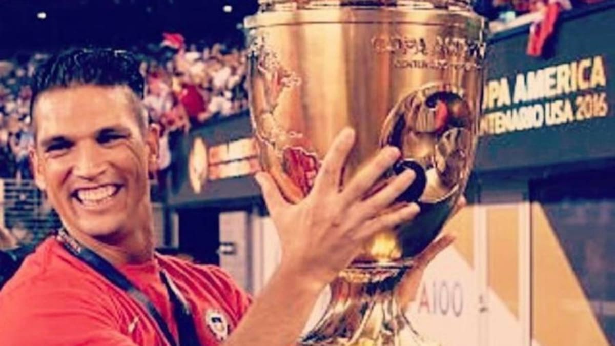 Mark González y el Bicampeonato de la Roja: "Nadie pensó que viviríamos momentos así"