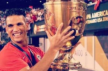 Mark González y el Bicampeonato de la Roja: "Nadie pensó que viviríamos momentos así"