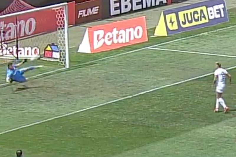 Lo celebraron en la U y en la UC: este fue el penal fallado por Eduardo Vargas en La Serena vs. Audax.