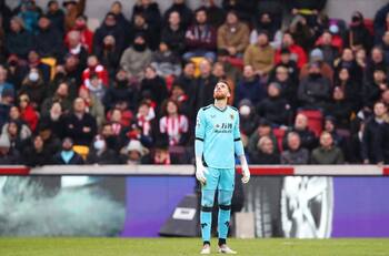 VIDEO | ¿Y si pasa en Chile? Partido de Premier League fue suspendido por "invasión" de un dron