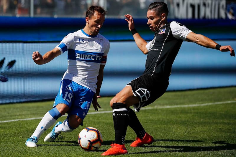 Futbol, Colo Colo vs Universidad Catlica
Quinta fecha, campeonato nacional 2019
El jugador de Colo Colo Oscar Opazo disputa el balon con Jose Pedro Fuenzalida de Universidad Catlica durante el partido de primera division realizado en el estadio Monumental de Santiago, Chile
17/03/2019
Felipe Zanca/Photosport
Football, Colo Colo vs Universidad Catlica
Fifth date, National Championship 2019
Colo Colo's player Oscar Opazo battles for the ball against Jose Pedro Fuenzalida of Universidad Catlica during the first division football match held at the Monumental stadium in Santiago, Chile.
17/03/2019
Felipe Zanca/Photosport