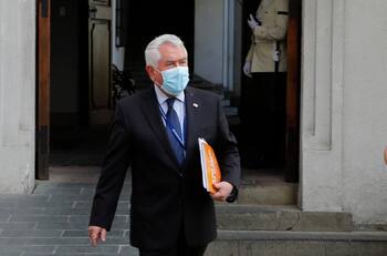 Correos del Minsal: Ministro Paris entregará este lunes los mails a la Fiscalía