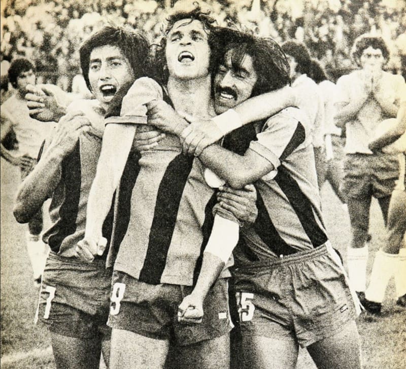 Carlos Cáceres, el uruguayo Carlos Alberto Sintas y Bigote Godoy, tres emblemas del Huachipato campeón Torneo Nacional 1974.