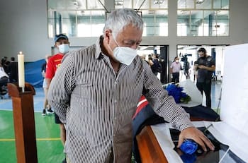 "Enorme grandeza": Alejandro Lorca alabó a Carlos Caszely por asistir a velorio de Leonel Sánchez