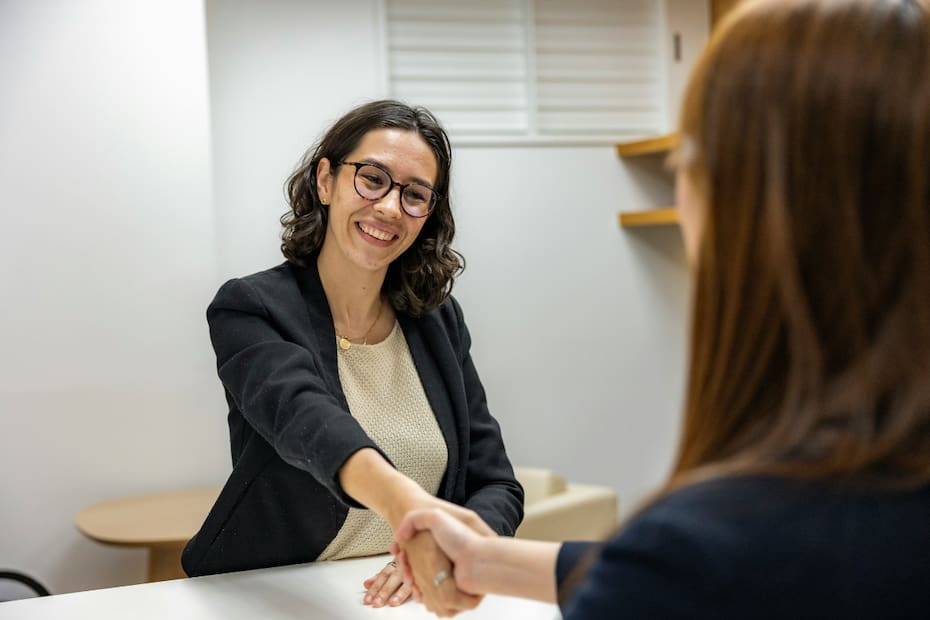 La experta digital enseñó a utilizar la Inteligencia Artificial como herramienta para conseguir trabajo más rápido.