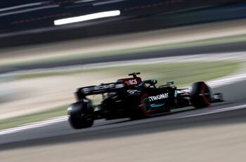 Fórmula 1: Lewis Hamilton ganó el Gran Premio de Qatar y quedó a ocho puntos de Max Verstappen