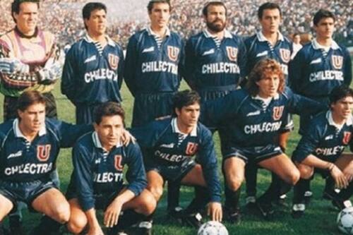 La U campeona de 1994. Arriba, de izquierda a derecha: Sergio Vargas, Cristián Castañeda, Luis Abarca, Rogelio Delgado, Luis Musrri y Juan Carlos Ibáñez. Abajo: Fabián Guevara, Patricio Mardones, Esteban Valencia, Raúl Aredes y Marcelo Salas.