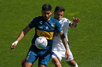 Video: hinchas protagonizaron incidentes previo al partido de Colo Colo y Everton