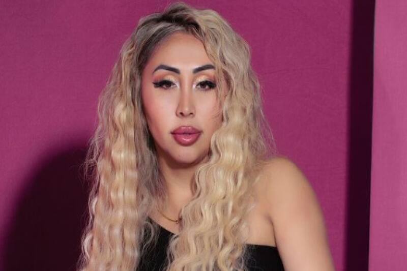 Naya Fácil y su dura infancia.